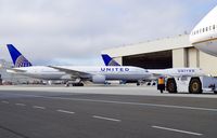 N229UA @ SFO - Your in my way... SFO 2017. - by Clayton Eddy