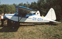 OY-DTY - Avedøre 8.9.2002 - by leo larsen