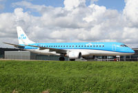 PH-EZL @ EHAM - KLM Cityhopper ERJ-190