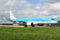PH-EZZ @ EHAM - KLM Cityhopper ERJ-190