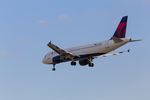 N376NW @ KMSP - A320 Landing 12R