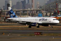 N562JB @ KEWR - Taxiing - by micka2b