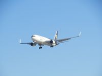 N319UP @ 3607 - Landing - by Canonman