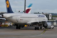 D-AIUJ @ LFPG - LH1053 at CDG terminal T1 - by JC Ravon - FRENCHSKY