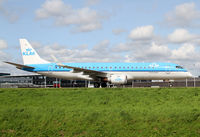 PH-EZU @ EHAM - KLM Cityhopper ERJ-190