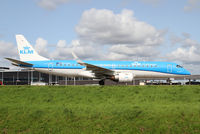 PH-EZA @ EHAM - KLM Cityhopper ERJ-190