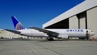 N655UA @ KSFO - SFO 2017. - by Clayton Eddy