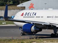 N171DZ @ LPPT - Delta Air Lines ready to departure runway 03 - by JC Ravon - FRENCHSKY