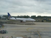 N37255 @ IAH - Boeing 737-824 - by Christian Maurer