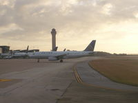 N426UA @ IAH - Airbus A320 - by Christian Maurer
