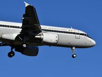 EI-DVM @ LFBD - EI506 from Dublin (DUB) Aer Lingus (Retro livery) landing runway 11 - by JC Ravon - FRENCHSKY