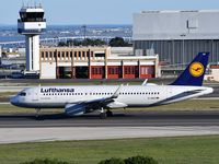 D-AIUP @ LPPT - LH1172 from Frankfurt (FRA) landing runway 03 - by JC Ravon - FRENCHSKY