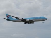 HL7631 @ NZAA - over viewing car park - by magnaman