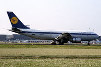 D-AIBD @ EHAM - Airbus A300B4 of Lufthansa landing at Schiphol airport, the Netherlands, 1982 - by Van Propeller