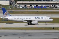 N486UA @ KFLL - Airbus A320