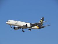 N422UP @ 3607 - Landing - by Canonman