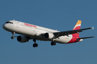 EC-ILO @ EGLL - On approach - by Howard J Curtis