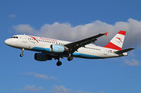 OE-LBO @ EGLL - On approach - by Howard J Curtis