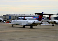 N957DL @ KATL - Taxi Atlanta - by Ronald Barker