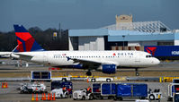 N362NB @ KATL - Taxi Atlanta - by Ronald Barker