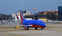 N362SW @ KATL - Taxi Atlanta - by Ronald Barker