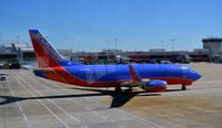 N362SW @ KATL - Taxi to park Atlanta - by Ronald Barker
