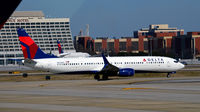 N843DN @ KATL - Taxi Atlanta
