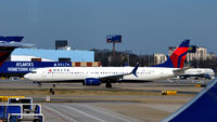 N843DN @ KATL - Taxi Atlanta