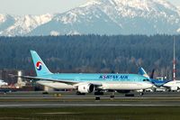 HL8083 @ YVR - KE72 to Incheon - by Manuel Vieira Ribeiro