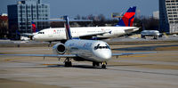 N942AT @ KATL - Taxi Atlanta - by Ronald Barker