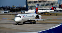 N942AT @ KATL - Taxi Atlanta - by Ronald Barker