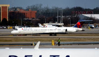 N999DN @ KATL - Taxi Atlanta