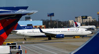 N3743H @ KATL - Landing Atlanta - by Ronald Barker