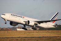F-GSPH @ LFPG - Take off - by Romain Roux