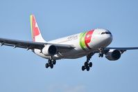CS-TOO @ LPPT - Fernao de Magalhaes TAP204 New York (JFK) to Lisbon (LIS) - by JC Ravon - FRENCHSKY