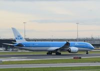 PH-BHI @ EHAM - At Amsterdam - by Guitarist