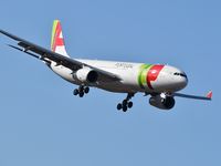 CS-TOX @ LPPT - TAP Air Portugal 262 from Toronto landing runway 03 - by JC Ravon - FRENCHSKY