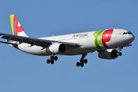 CS-TOX @ LPPT - TAP Air Portugal 262 from Toronto landing runway 03 - by JC Ravon - FRENCHSKY