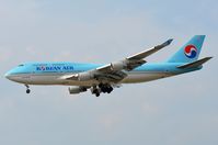 HL7473 @ EDDF - Korean B744 arriving over the highway in FRA - by FerryPNL