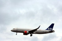 EI-SID @ EKCH - EI-SID, first day of Commercial operation. Landing rw 22L - by Erik Oxtorp