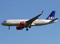 SE-DOY @ LEBL - Landing rwy 25R - by Shunn311
