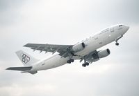 SX-BEE @ ATH - Athens 27.10.1996 - by leo larsen