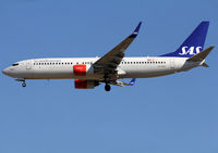 LN-RRH @ LEBL - Landing rwy 25R - by Shunn311