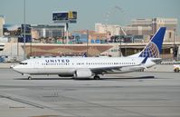 N76523 @ KLAS - Boeing 737-800