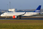 SE-DOY @ VIE - SAS Scandinavian Airlines - by Chris Jilli