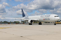 N844MH @ EDDS - N844MH at Stuttgart Airport. - by Heinispotter