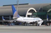 N24729 @ KSNA - Boeing 737-700