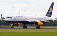 TF-FIU @ EHAM - Departing Icelandair B752 - by FerryPNL