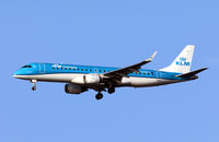 PH-EZF @ CPH - Copenhagen 8.2.2018 app to R-04R - by leo larsen