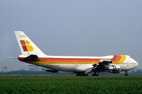 EC-DLD @ EHAM - Iberia Boeing 747-256B landing at Schiphol airport, the Netherlands, 1984 - by Van Propeller